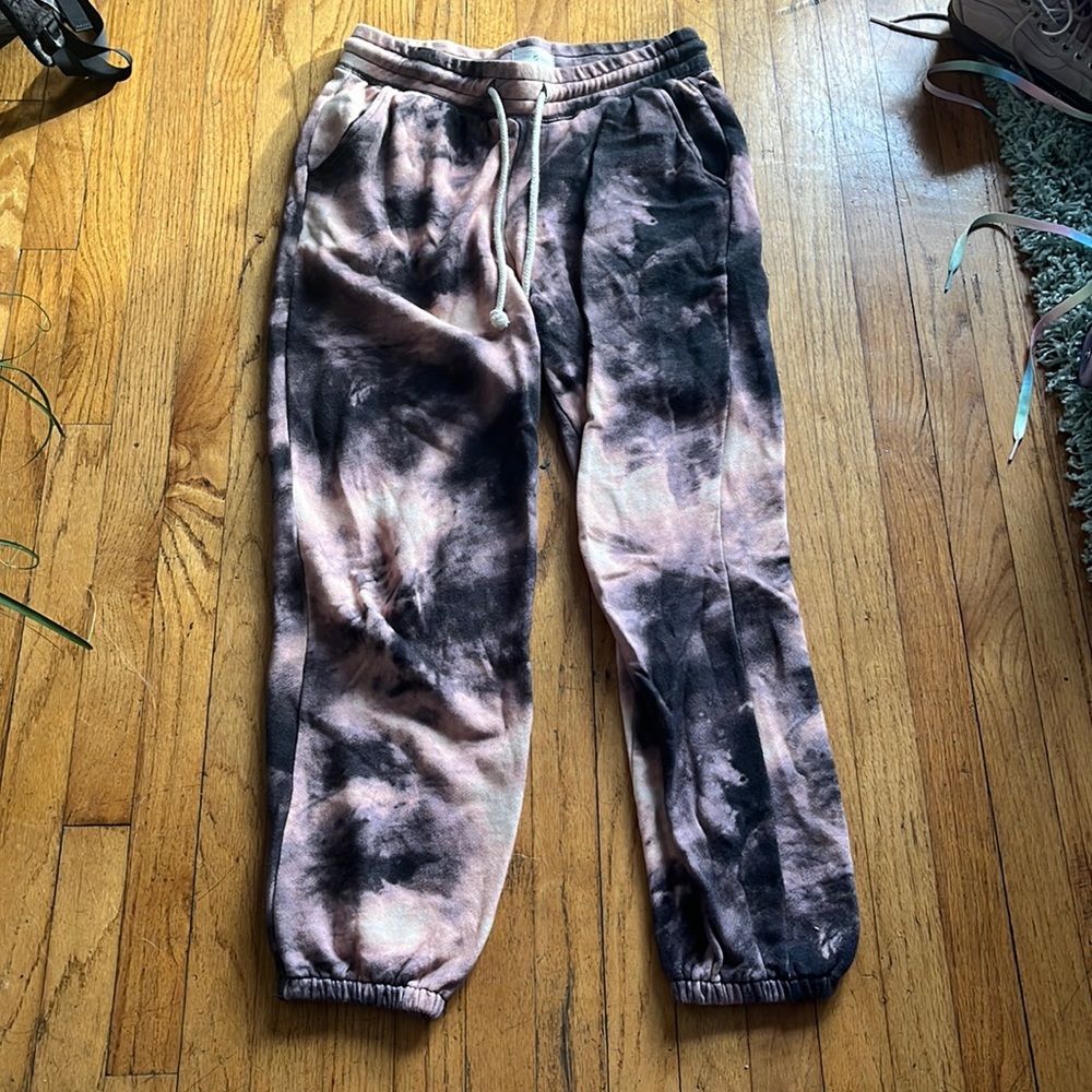 Lou and Grey Tie Die Sweatpants